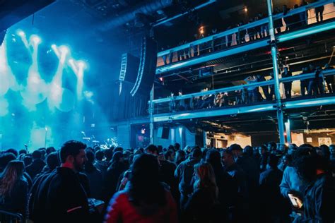 What is a Music Venue and How Does It Shape the Artistic Expression of Musicians?